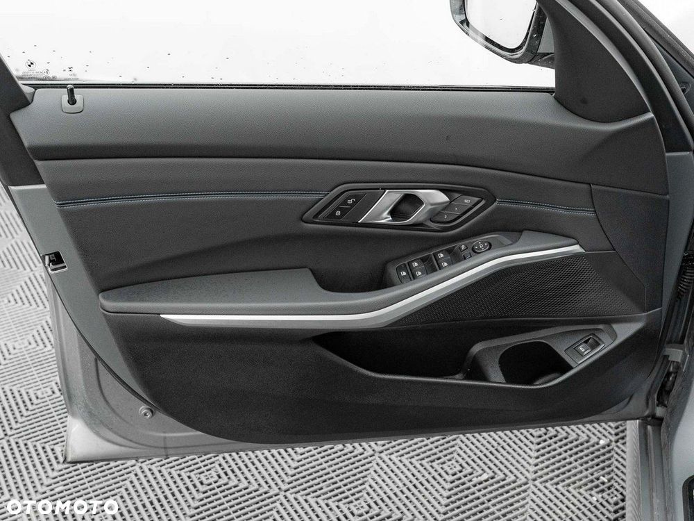 BMW Seria 3 318d M Sport - 10