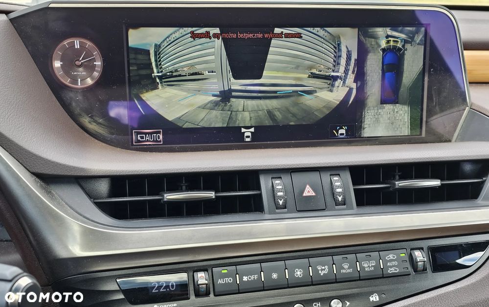 Lexus ES 300h Omotenashi - 12