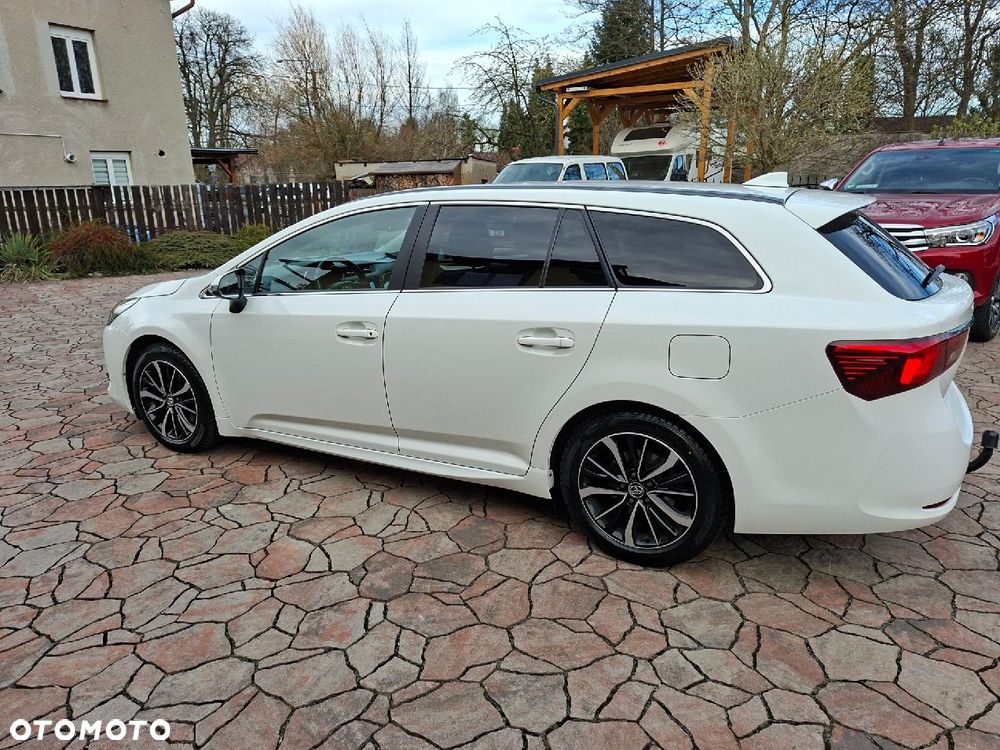 Toyota Avensis 2.0 D-4D Selection - 2