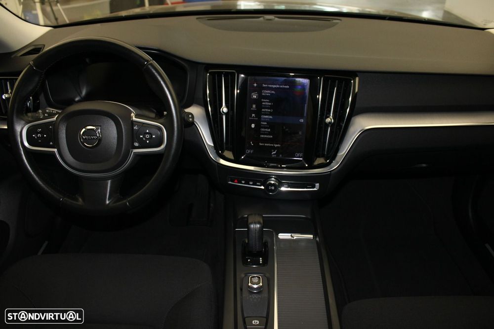Volvo V60 2.0 B4 Momentum Core Geartronic - 9