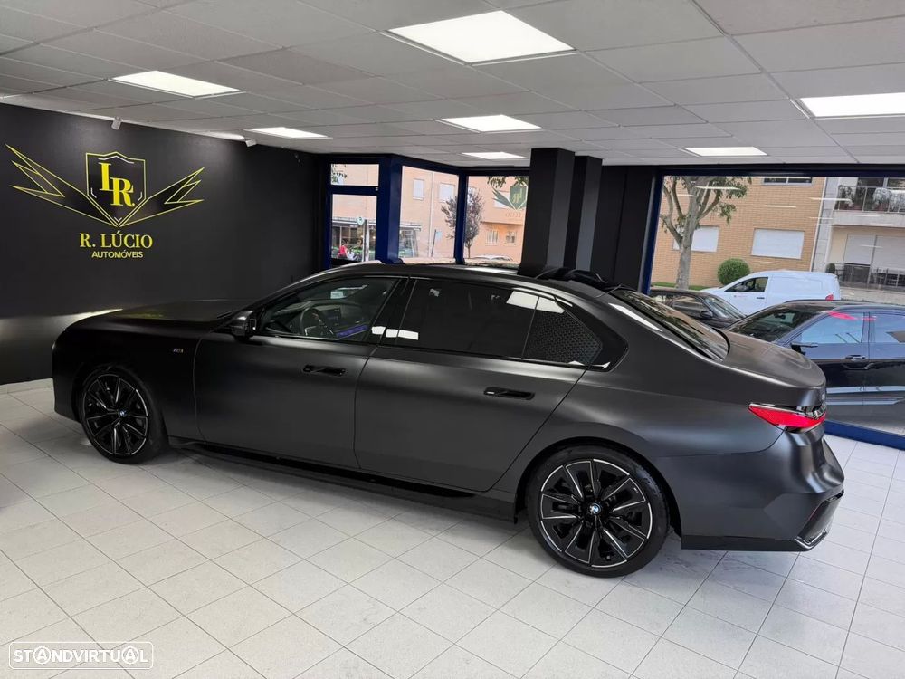BMW i7 eDrive50 Pack Desportivo M - 14