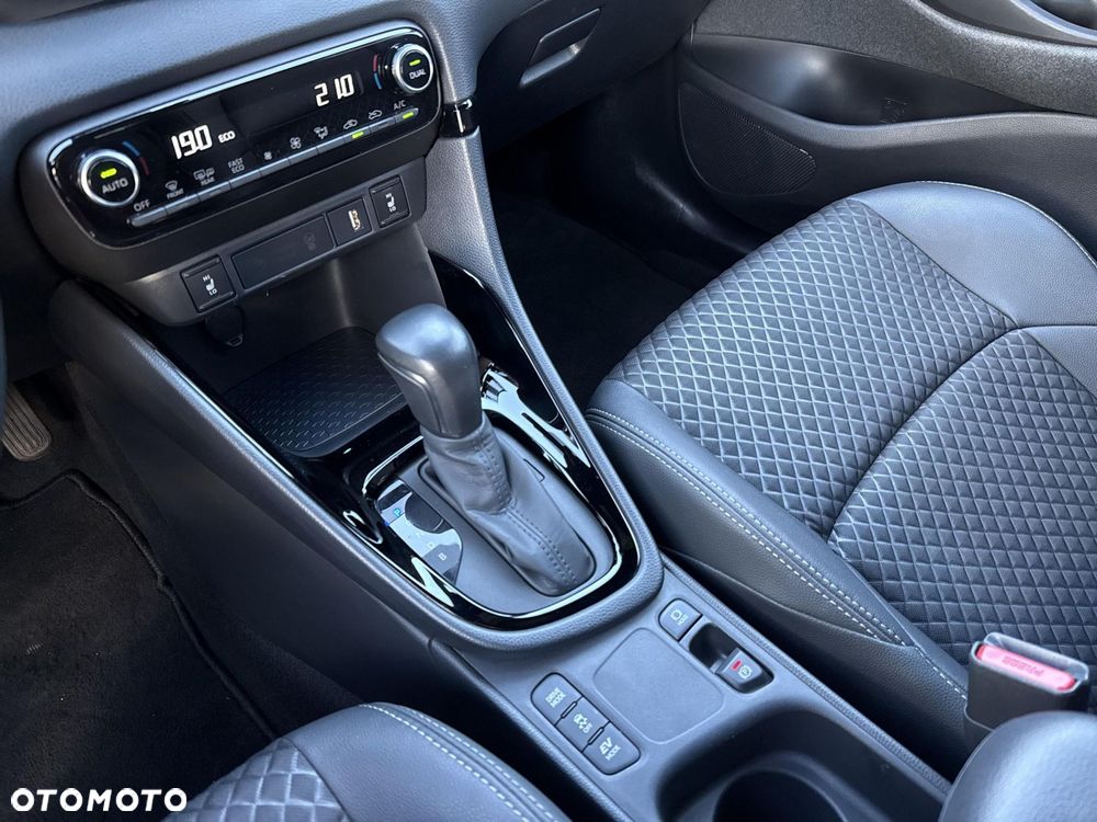 Toyota Yaris Hybrid 1.5 Selection Style - 26