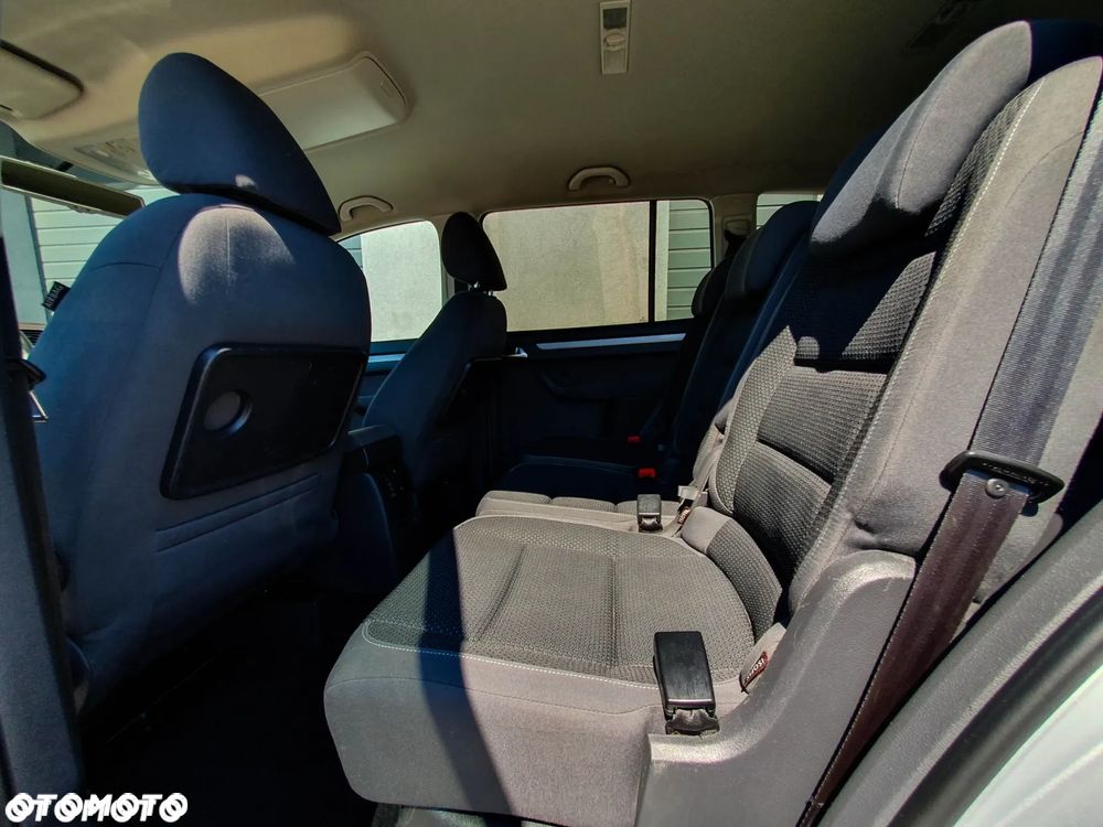 Volkswagen Touran - 30