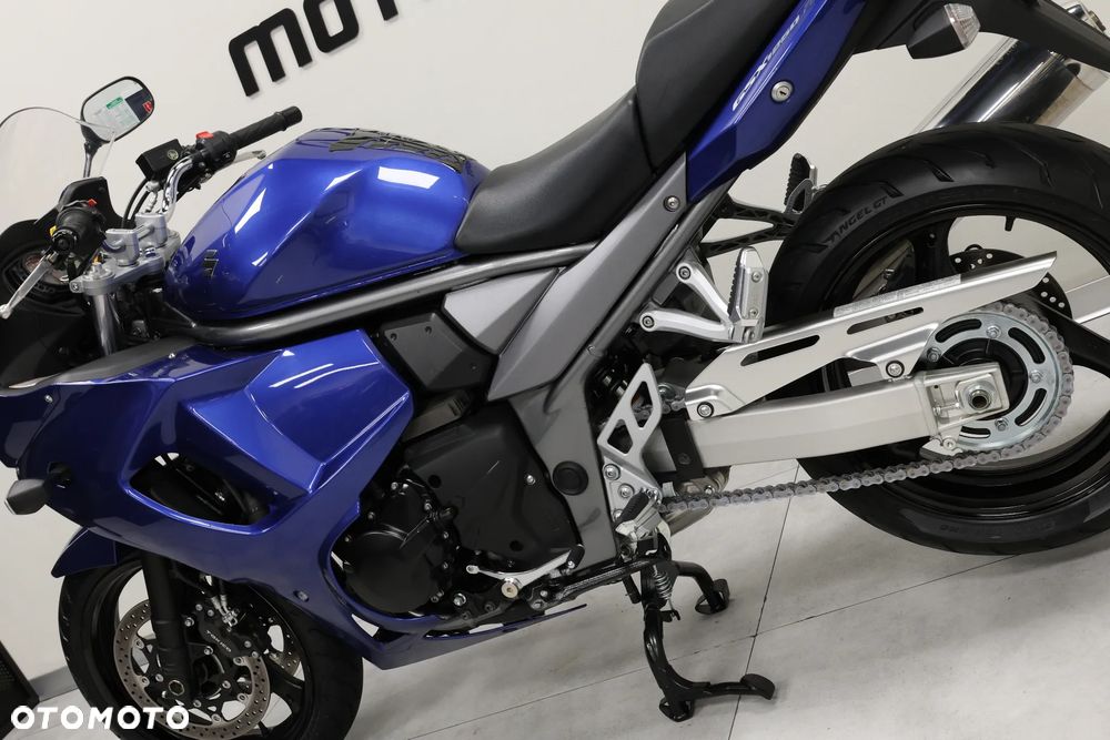 Suzuki GSX - 13