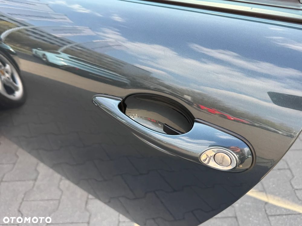 Porsche 911 Carrera - 36