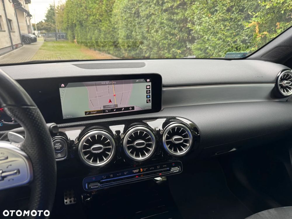 Mercedes-Benz Klasa A 180 AMG Line 7G-DCT - 4