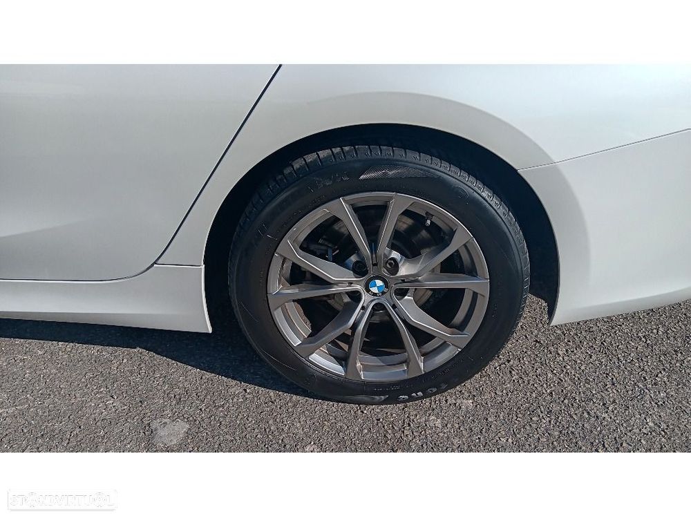 BMW 318 d Touring Auto - 26