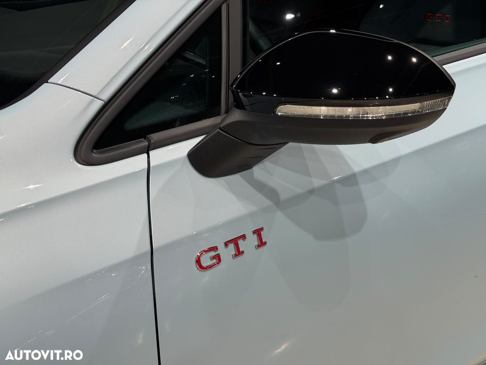 Volkswagen Golf - 24