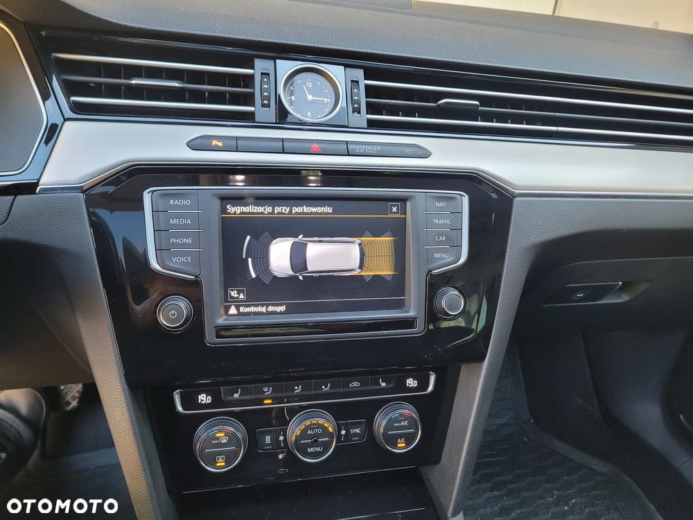 Volkswagen Passat Variant 2.0 TDI SCR DSG Comfortline - 26
