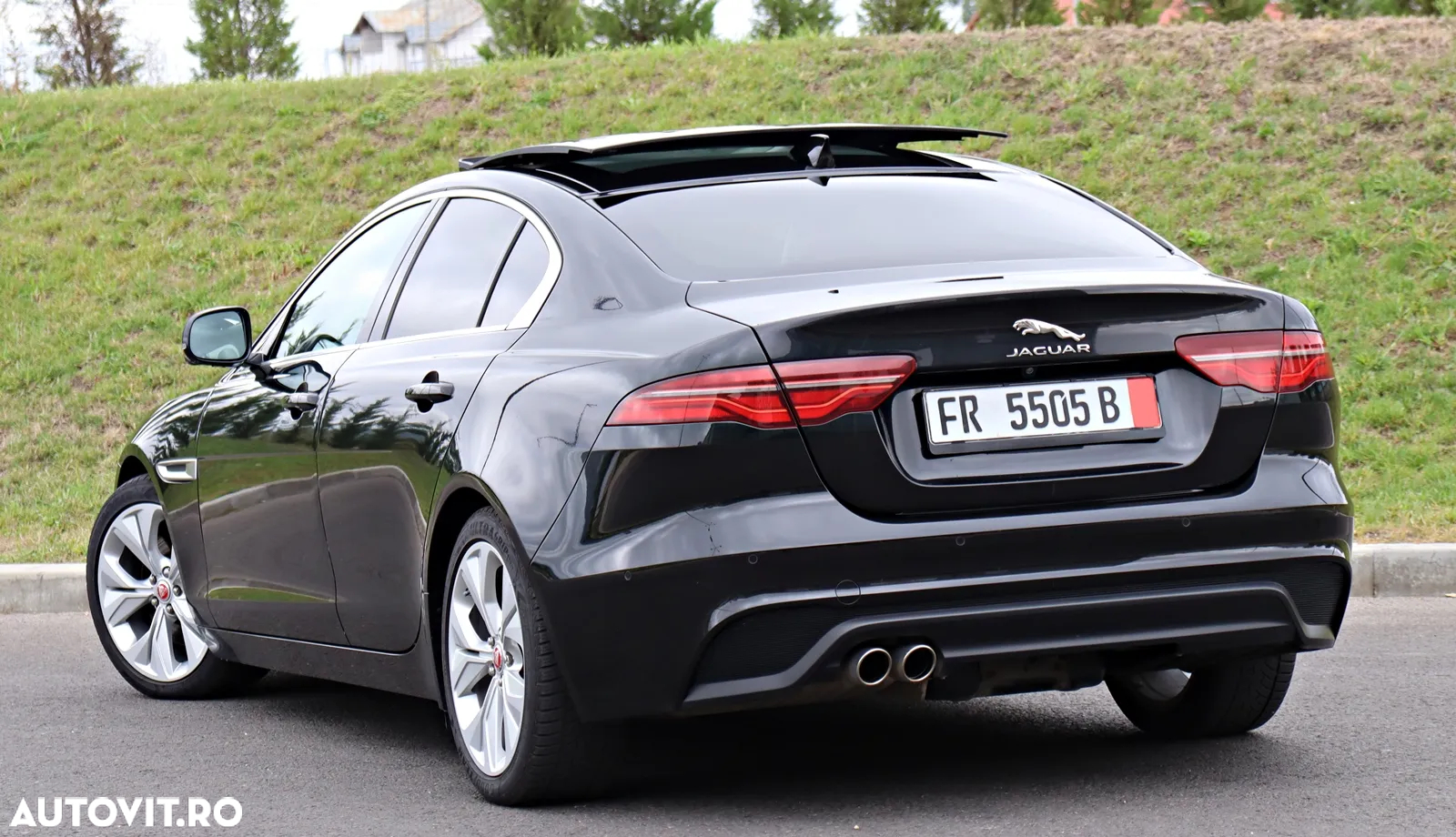 Jaguar XE D200 RWD MHEV R-Dynamic HSE - 10