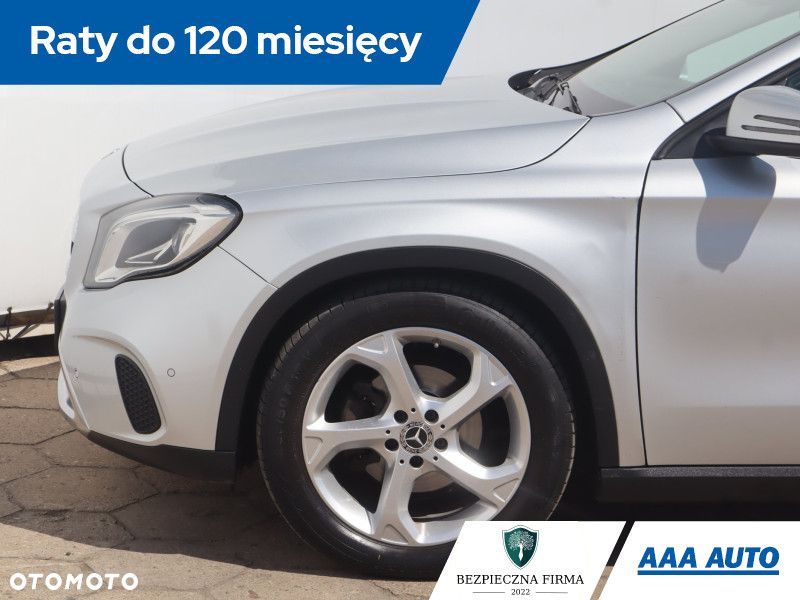 Mercedes-Benz GLA - 16