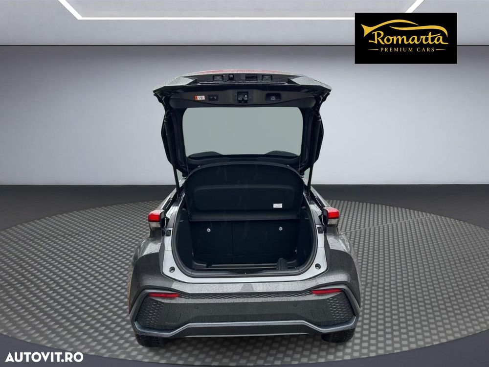 Toyota C-HR 1.8 Hybrid Team Deutschland - 10