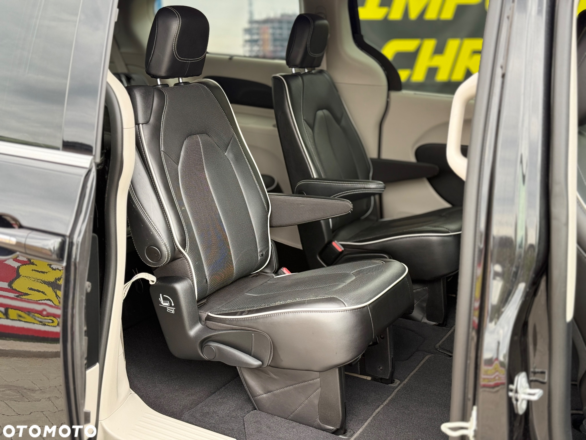 Chrysler Pacifica - 18