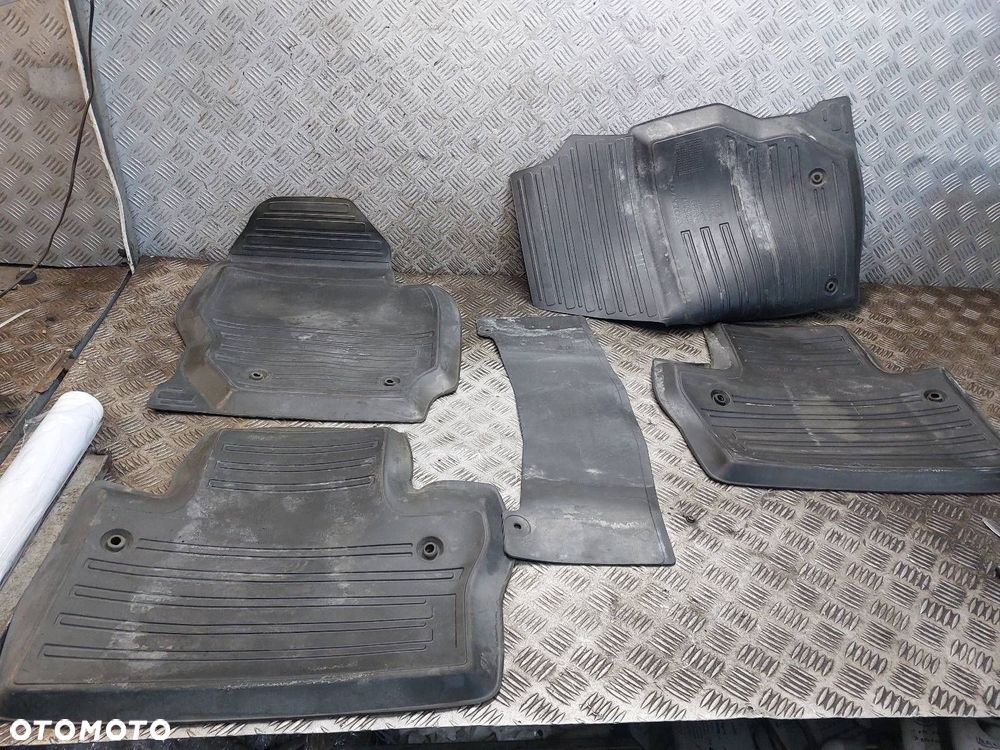 DYWANIKI KOMPLET VOLVO V70 III 30734678 31292049 31315007 30734679 - 3