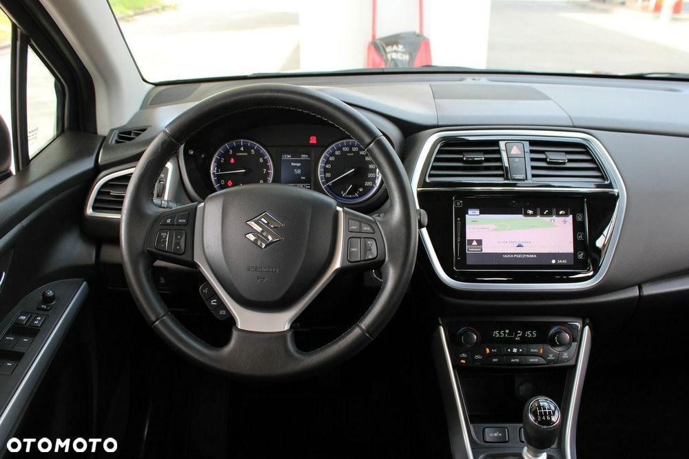 Suzuki SX4 S-Cross 1.4 T Premium - 8