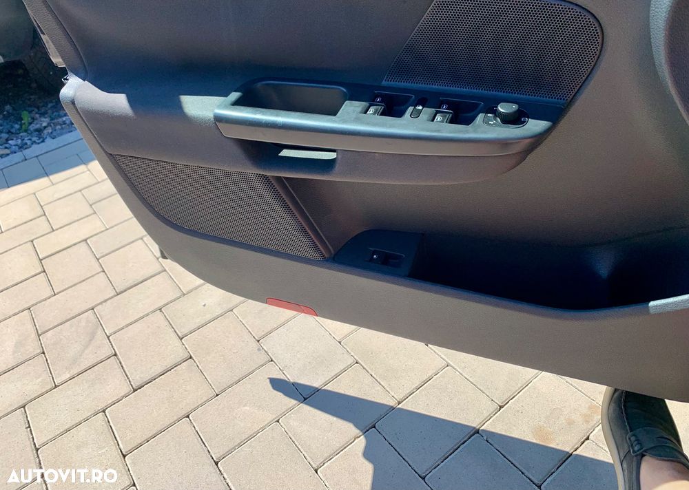 Volkswagen Jetta 1.9 TDI DPF Trendline - 9