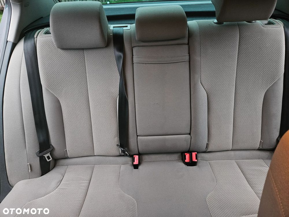 Volkswagen Passat - 13