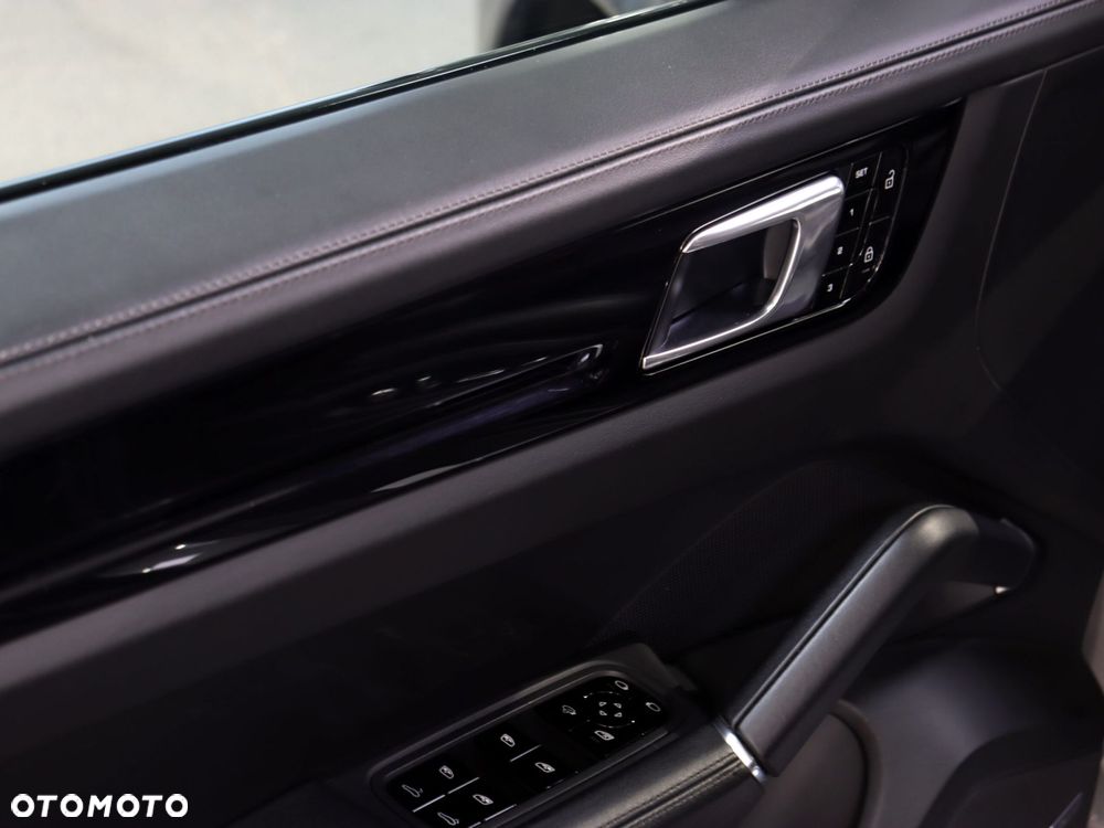 Porsche Cayenne - 24
