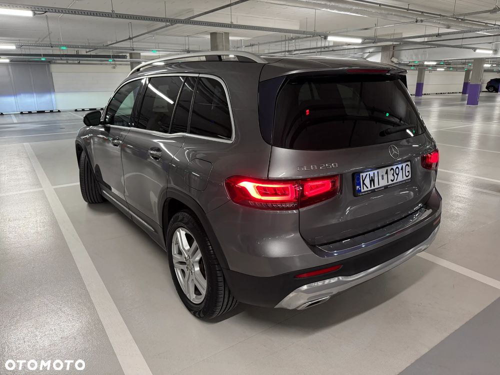 Mercedes-Benz GLB 250 4Matic 8G-DCT - 4
