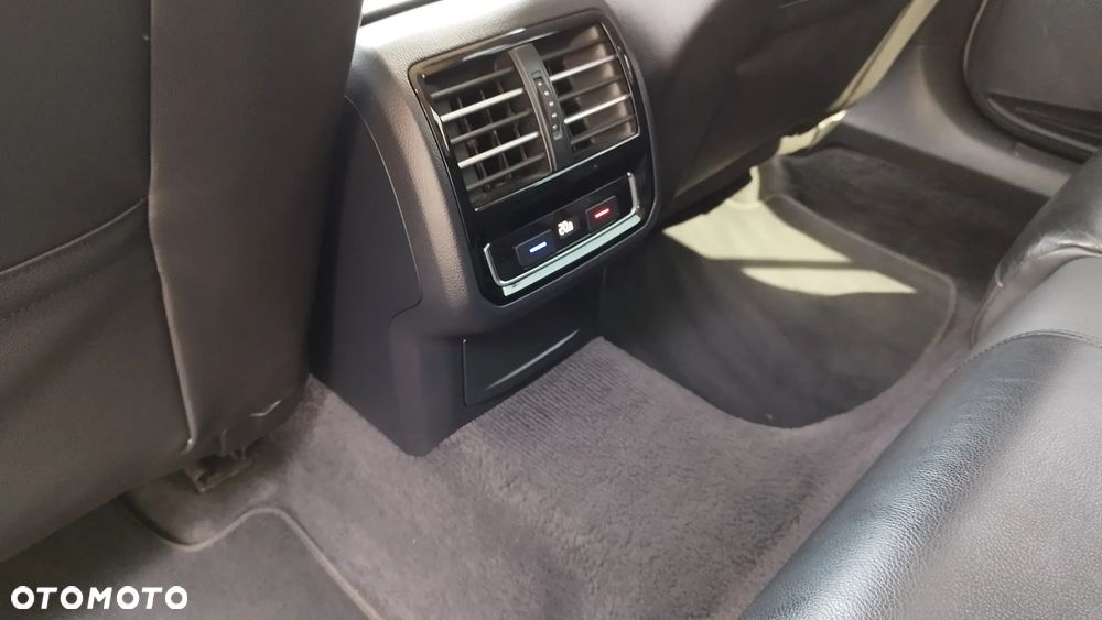 Volkswagen Passat Variant 2.0 TDI SCR DSG Comfortline - 22