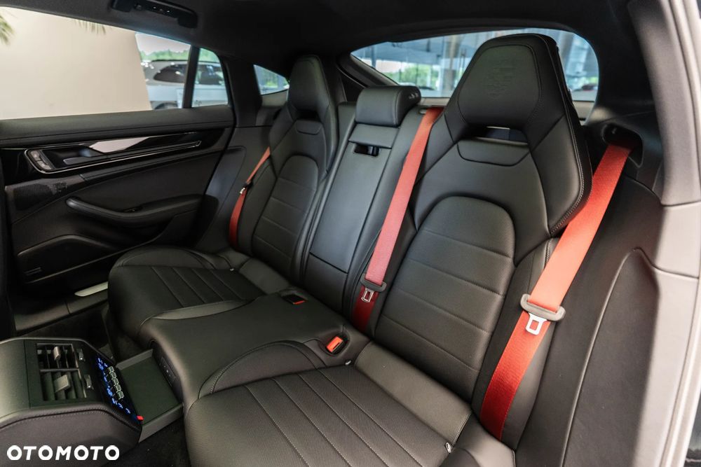 Porsche Panamera 4 - 30