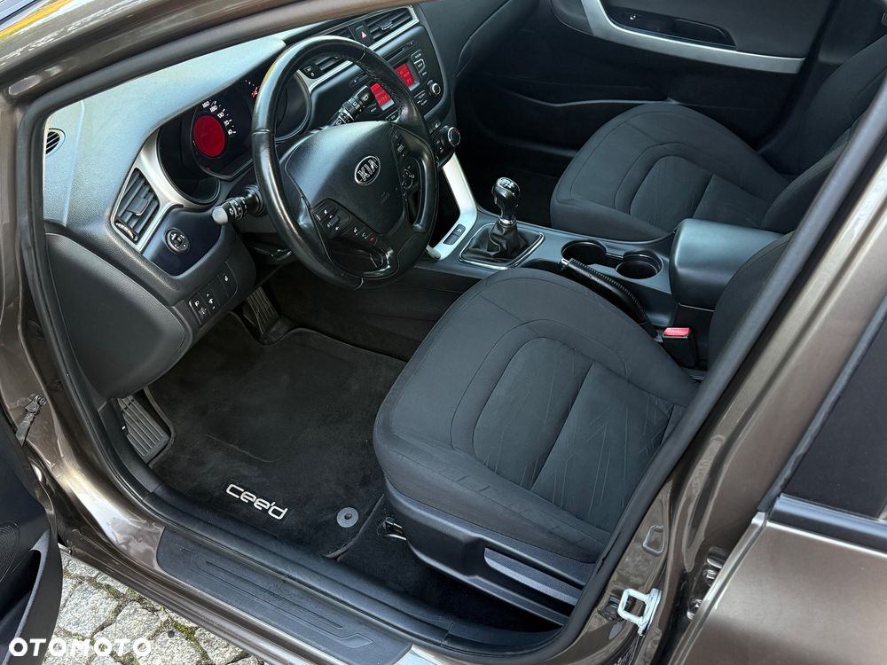 Kia Ceed 1.4 CVVT Dream-Team Edition - 23