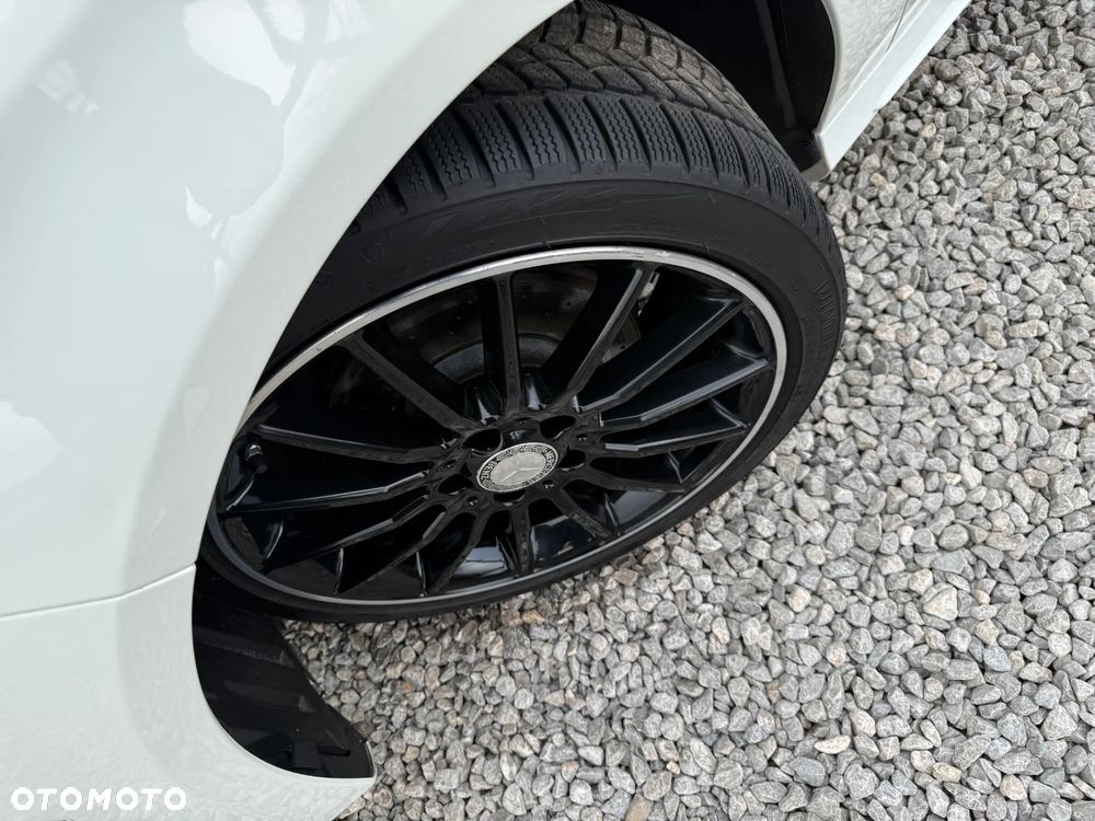 Mercedes-Benz CLA 180 AMG Line - 35