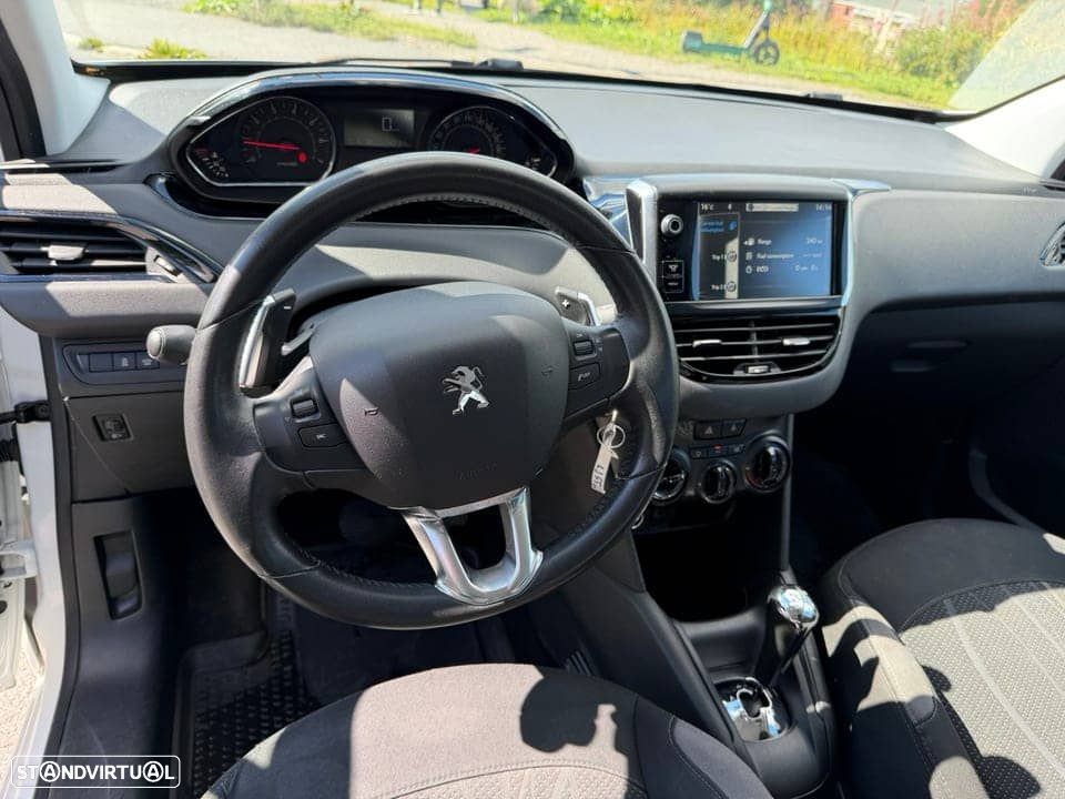 Peugeot 208 - 13