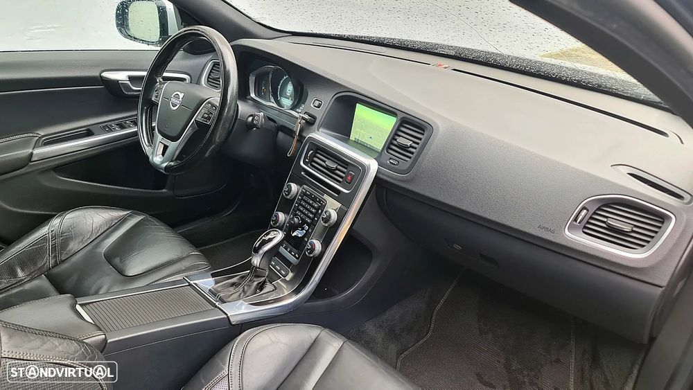 Volvo V60 2.4 D6 R-Design Sum.AWD Phev - 11