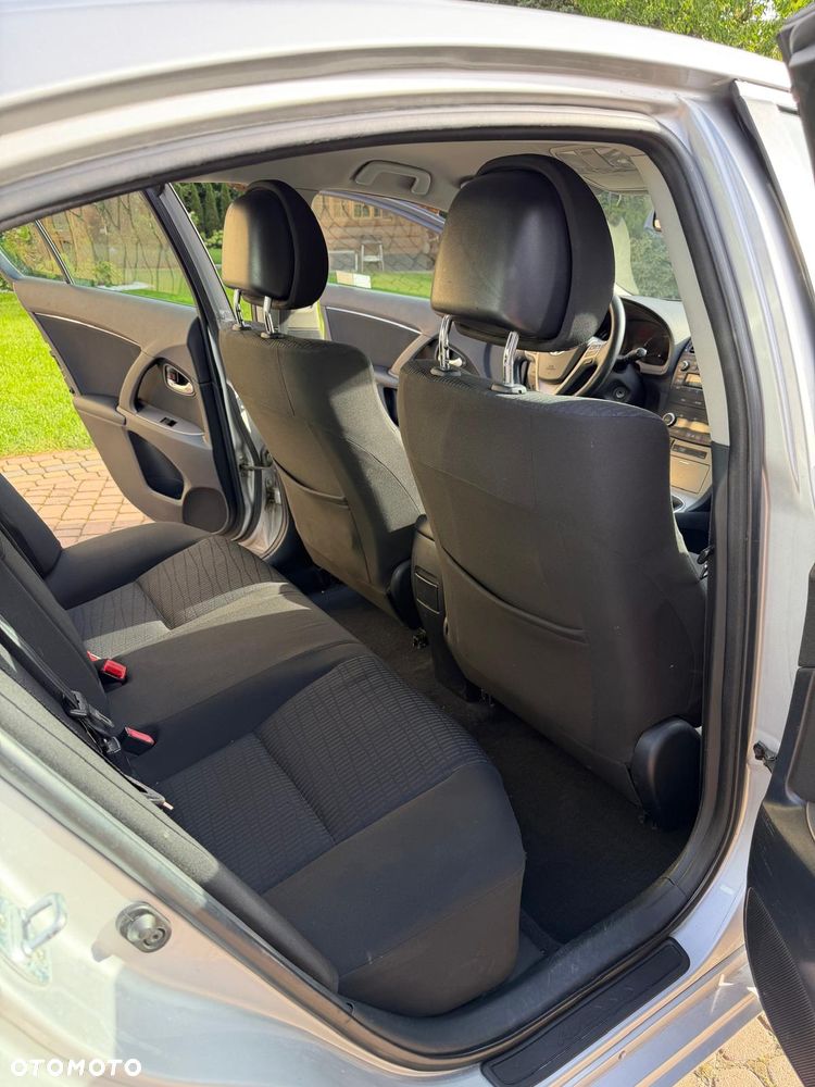 Toyota Avensis - 14