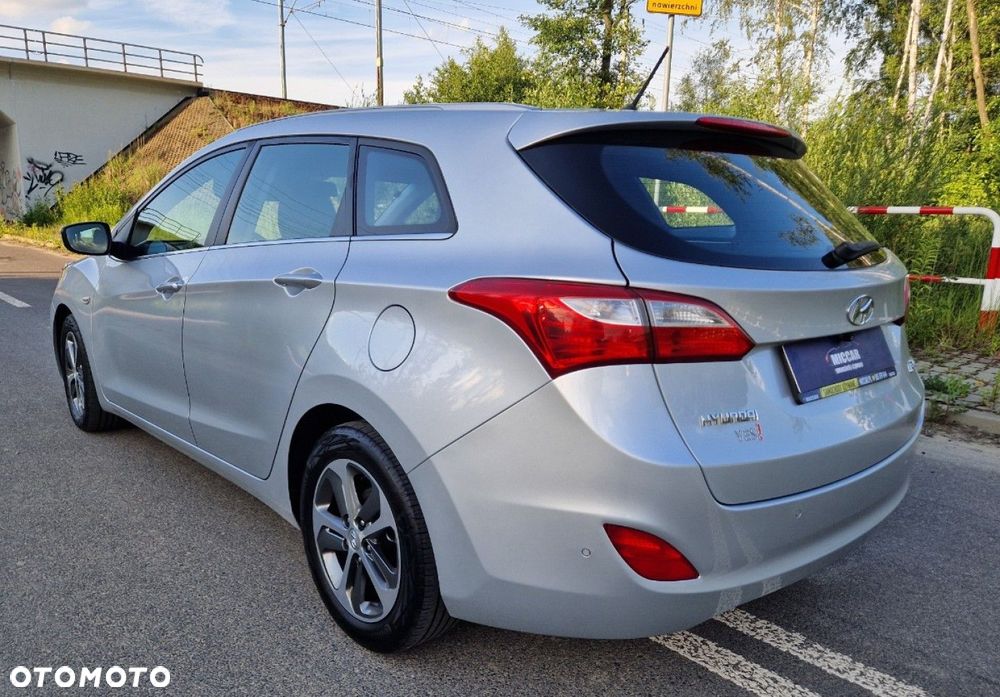 Hyundai i30 blue Kombi 1.6 GDi YES Silver - 6