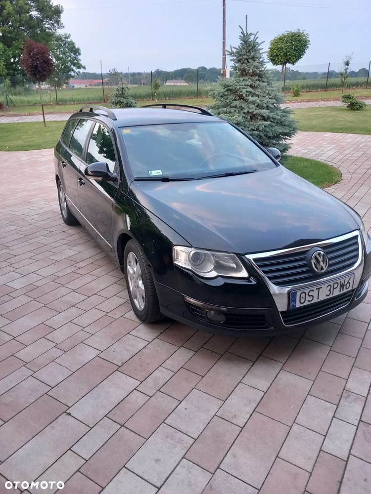 Volkswagen Passat - 1