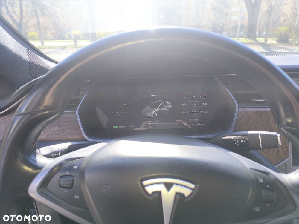 Tesla Model S - 10