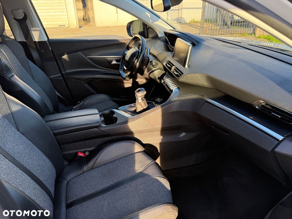 Peugeot 5008 1.5 BlueHDi Allure S&S - 28