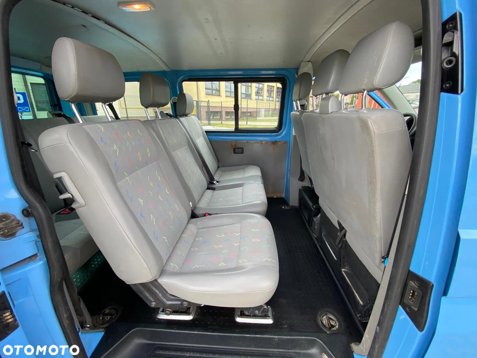 Volkswagen Caravelle - 10