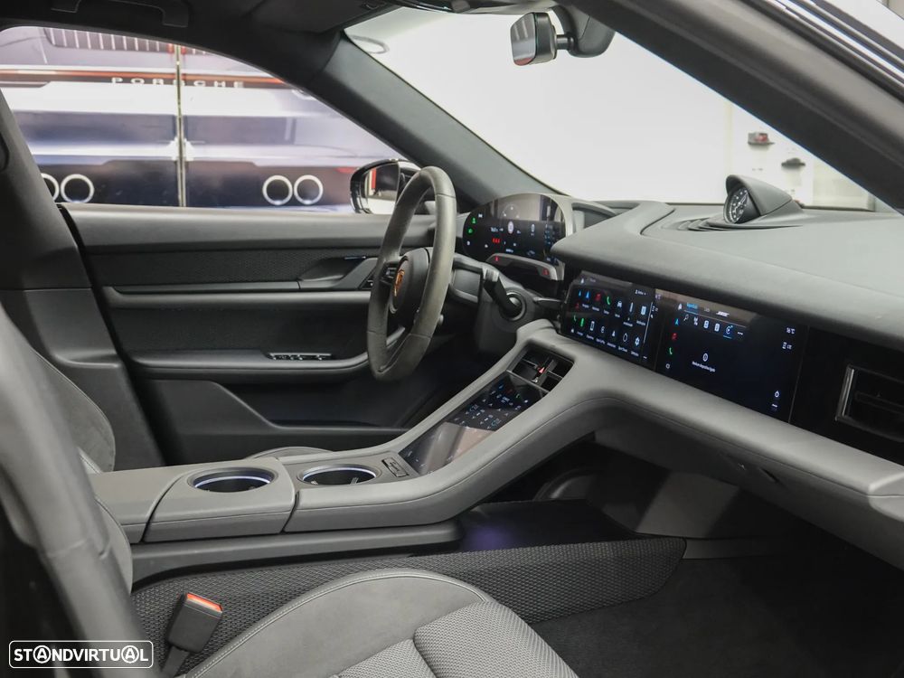 Porsche Taycan 4S - 29