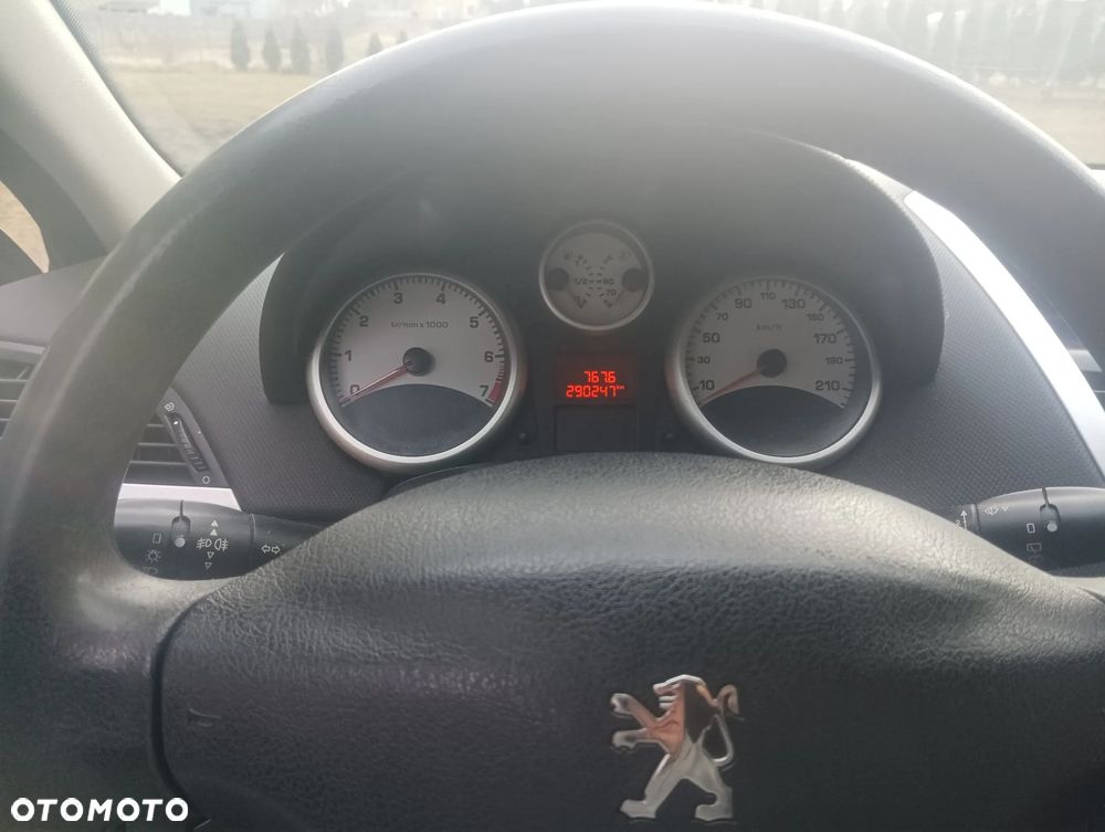 Peugeot 207 1.4 16V Sporty - 4