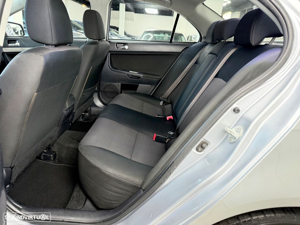 Mitsubishi Lancer 1.5 Invite - 16