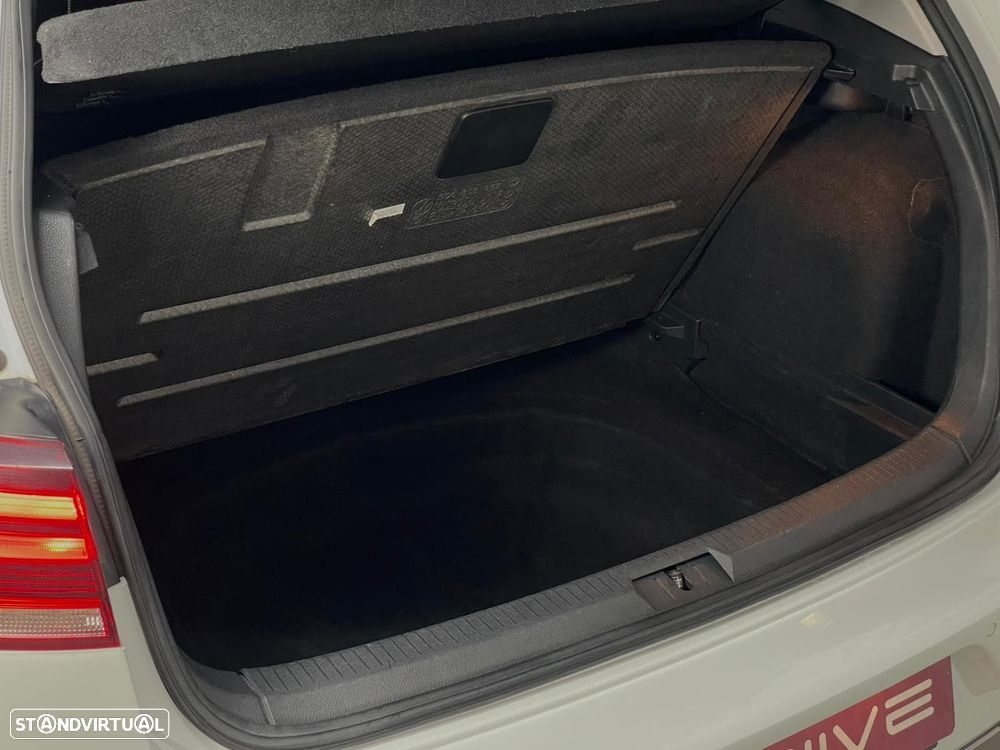 VW Golf 1.0 TSI Confortline DSG - 26