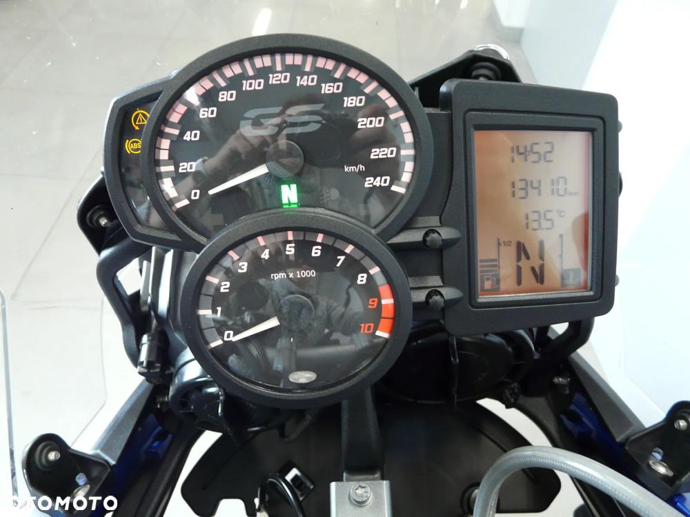 BMW F - 25