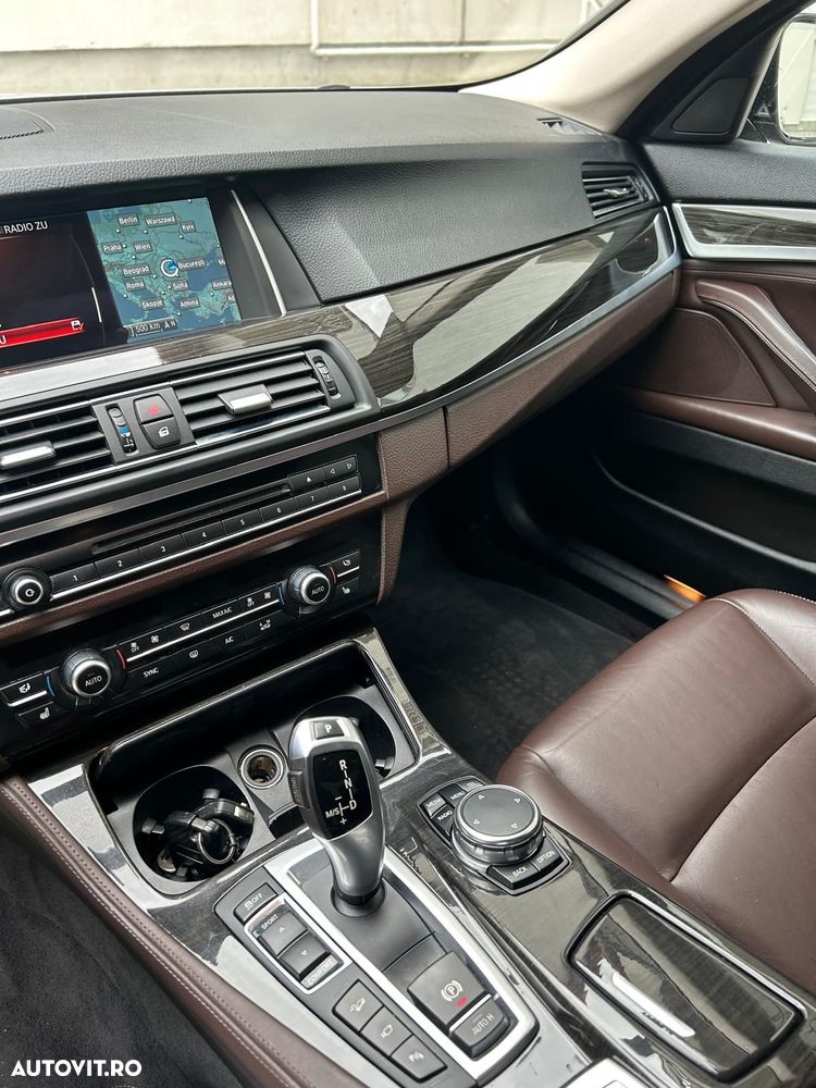 BMW Seria 5 525d xDrive AT - 12