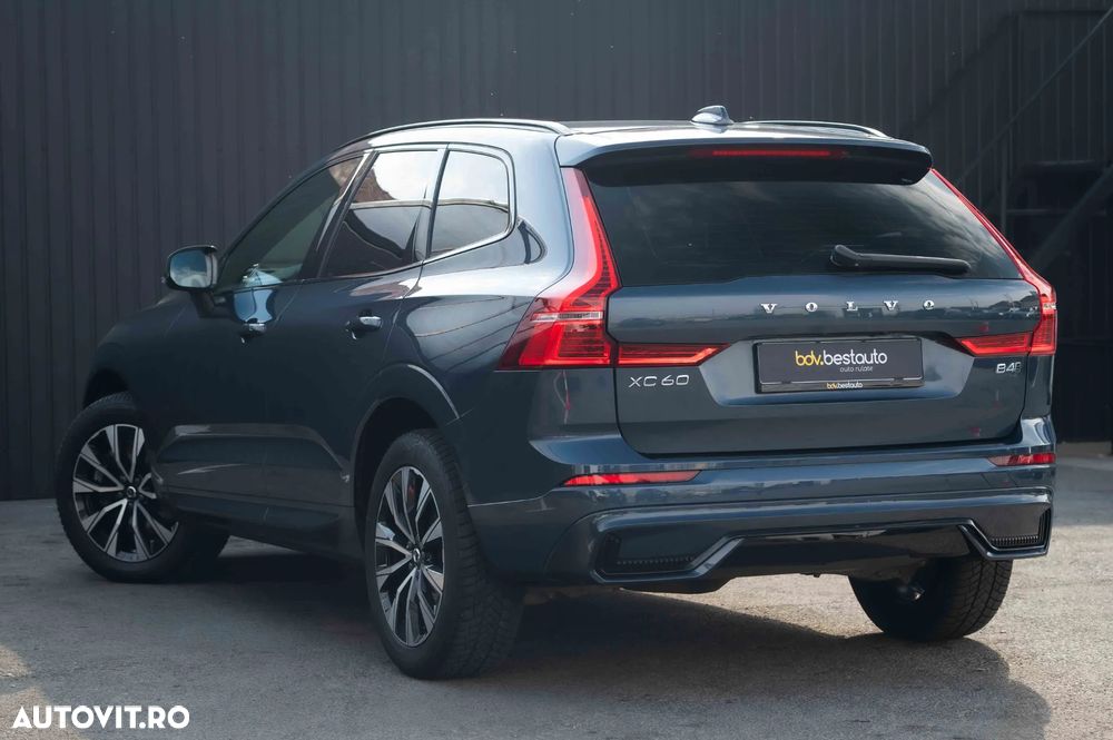 Volvo XC 60 B4 MHEV AT AWD Plus Dark - 8