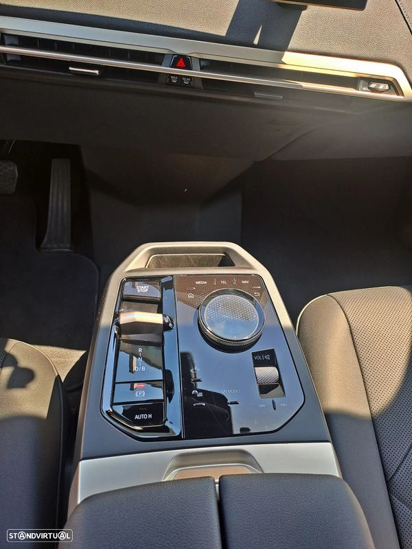 BMW iX xDrive 40 Pack Desportivo - 13