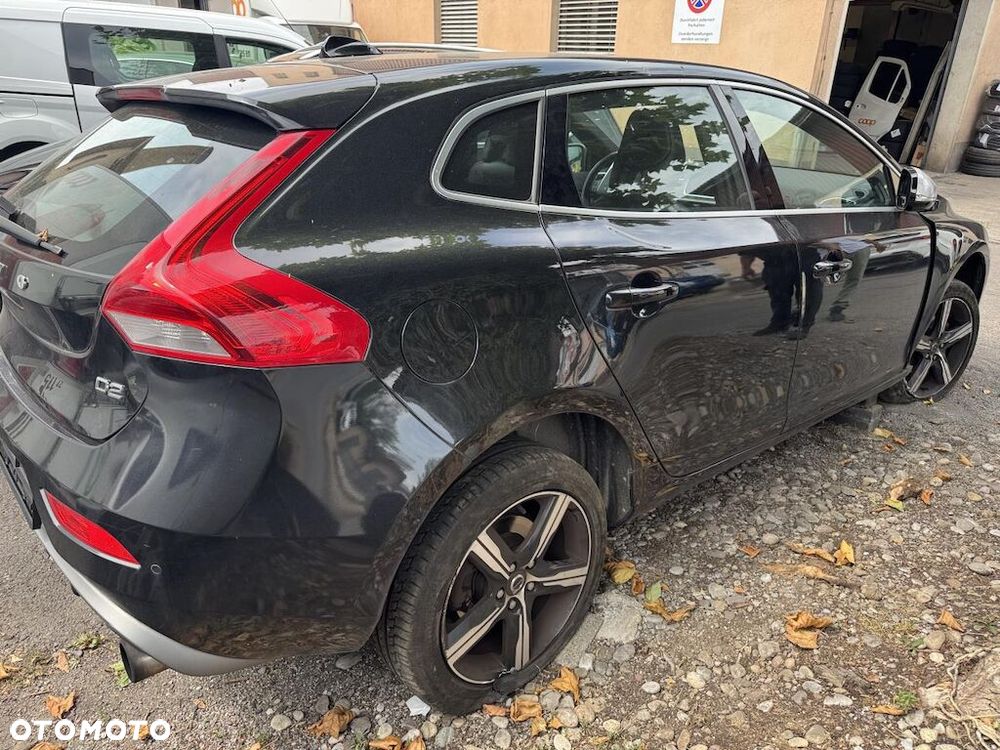 Volvo V40 D2 R-Design - 10