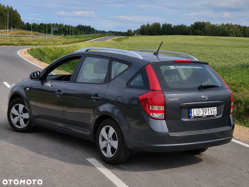 Kia Ceed - 4