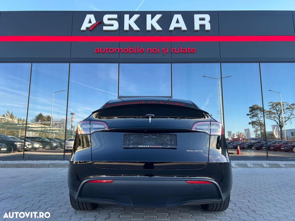 Tesla Model Y Performance Dual Motor AWD - 8