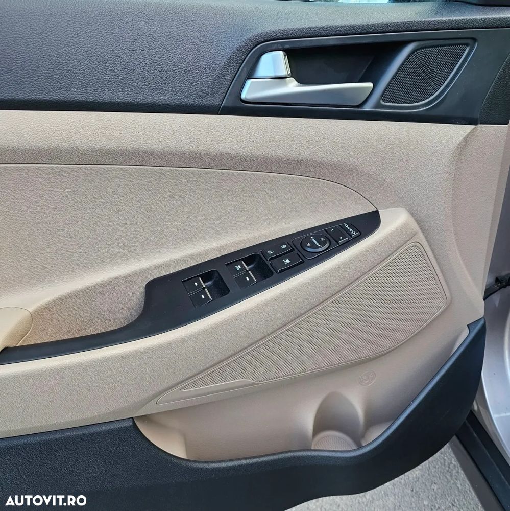 Hyundai Tucson 2.0 CRDI 4WD Automatik Advantage - 23