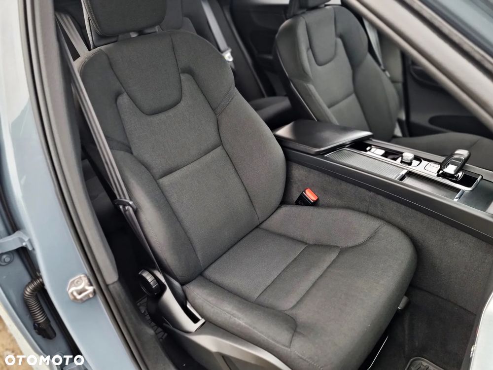 Volvo XC 60 B4 D AWD Geartronic Momentum Pro - 23