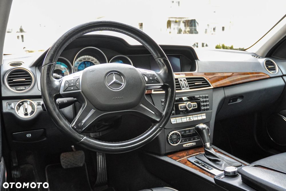 Mercedes-Benz Klasa C 350 BlueEff 4-Matic Elegance - 9