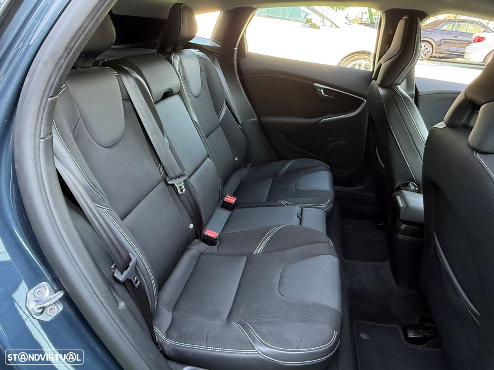 Volvo V40 2.0 D3 Momentum - 22